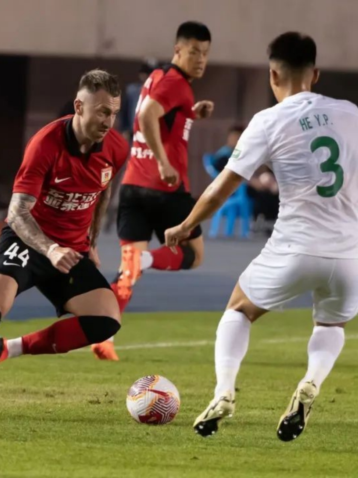 足球赛事中的惊险瞬间，哪支球队能展现最强实力？的简单介绍